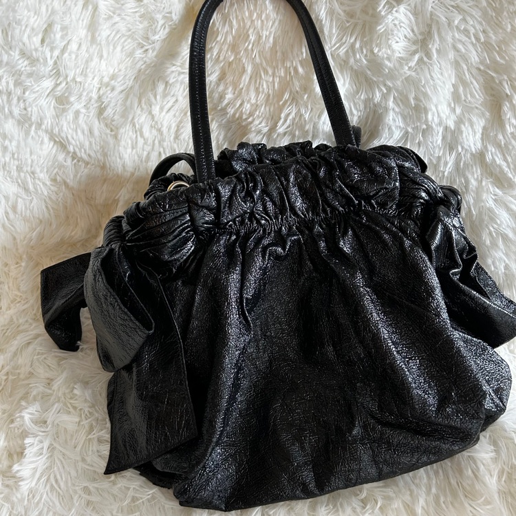 サイドリボン 2WAYトートバッグ　黒　レザー　ゴールド金具（ブランドバッグ）の商品画像 - 査定依頼日：2025年8月30日 - 最高査定価格：36,000円