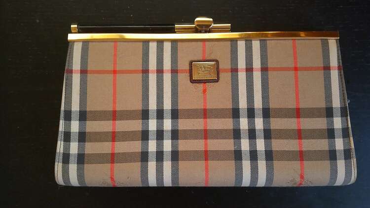 ポーチ（ブランドバッグ）の商品画像 - 査定依頼日：2025年1月29日 - 最高査定価格：1,000円