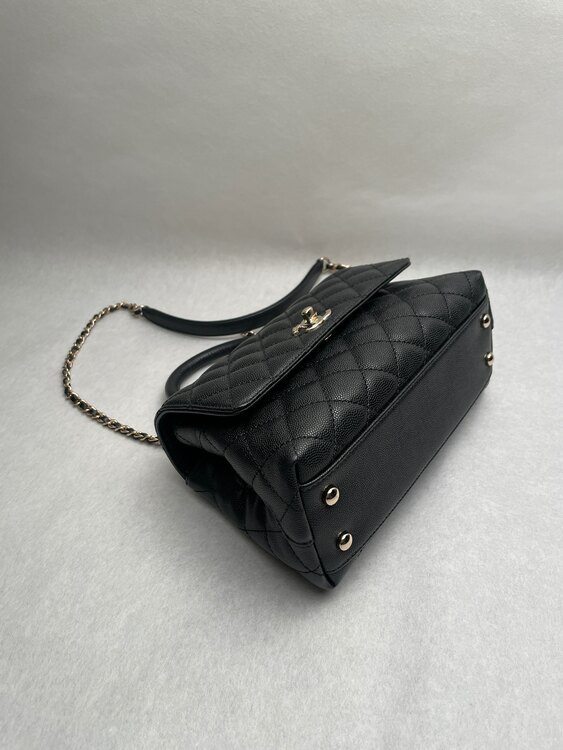 FLAPBAG WITH HAND（ブランドバッグ）の商品画像 - 査定依頼日：2025年4月25日 - 最高査定価格：760,000円