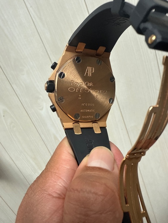 オーデマピゲ ロイヤルオークオフショア 25940OK.OO.D002CA.01.（高級時計）の商品画像 - 査定依頼日：2025年11月13日 - 最高査定価格：4,080,000円