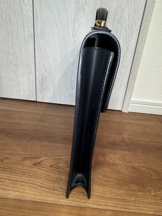 LOUIS VUITTON ビジネスバッグ ビジネスバッグ エピ ポルトドキュマ（ブランドバッグ）の商品画像 - 査定依頼日：2025年12月1日 - 最高査定価格：50,000円