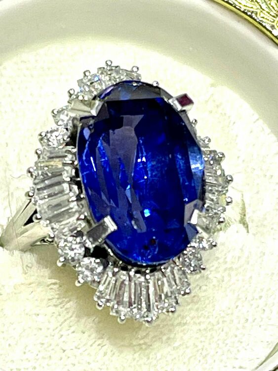 ブルーサファイア13.35ctダイヤモンド1.92ct付リング（宝石）の商品画像 - 査定依頼日：2025年10月4日 - 最高査定価格：2,000,000円