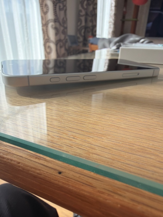 iPhone 16 256GB SIMフリー（スマホ）の商品画像 - 査定依頼日：2026年1月22日 - 最高査定価格：86,000円