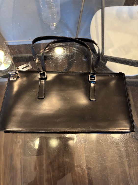 PRADAショルダーバッグ（ブランドバッグ）の商品画像 - 査定依頼日：2025年12月5日 - 最高査定価格：20,000円