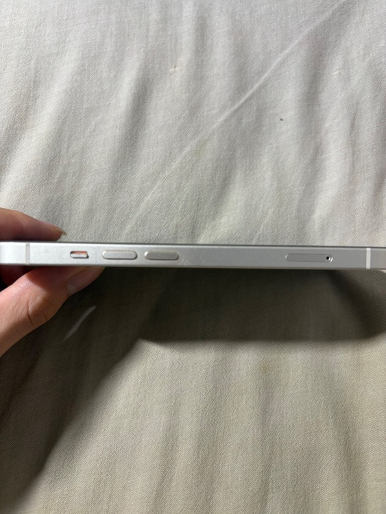 iPhone iPhone 13 128GB SIMフリー（スマホ）の商品画像 - 査定依頼日：2026年8月6日 - 最高査定価格：29,000円