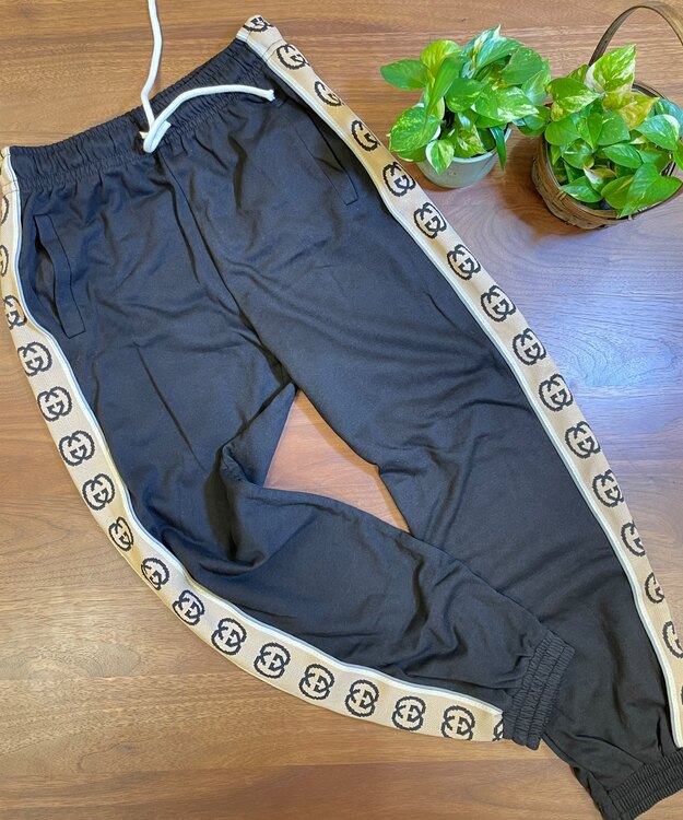 スウェットパンツサイドロゴ（古着・ファッション）の商品画像 - 査定依頼日：2024年12月12日 - 最高査定価格：20,000円