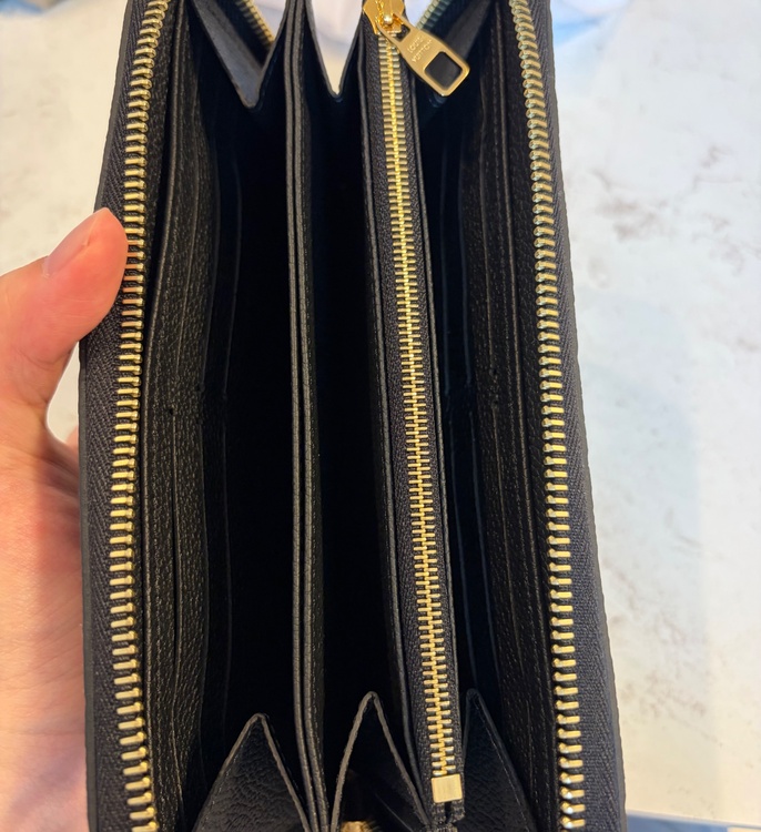 ルイヴィトン モノグラム エンボス ジッピーウォレット（ブランド財布・小物）の商品画像 - 査定依頼日：2026年9月28日 - 最高査定価格：43,000円
