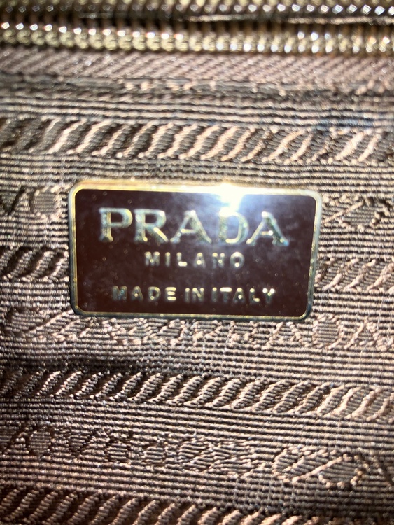 プラダ  （ブランドバッグ）の商品画像 - 査定依頼日：2026年4月1日 - 最高査定価格：100円