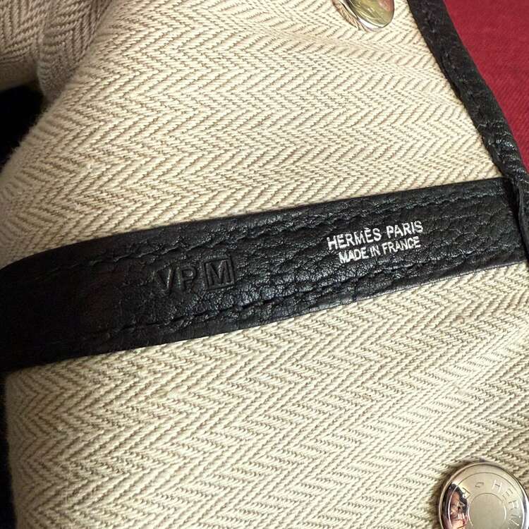 ガーデンパーティ　ネゴンダ　ブラック（ブランドバッグ）の商品画像 - 査定依頼日：2025年4月10日 - 最高査定価格：300,000円