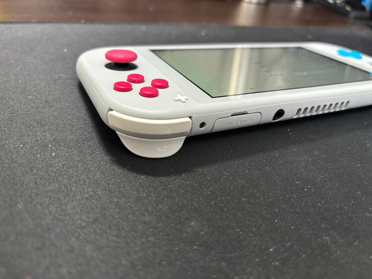 Nintendo Switch Lite ザシアン・ザマゼンタ（ゲーム機本体・ゲームソフト）の商品画像 - 査定依頼日：2025年8月22日 - 最高査定価格：14,000円