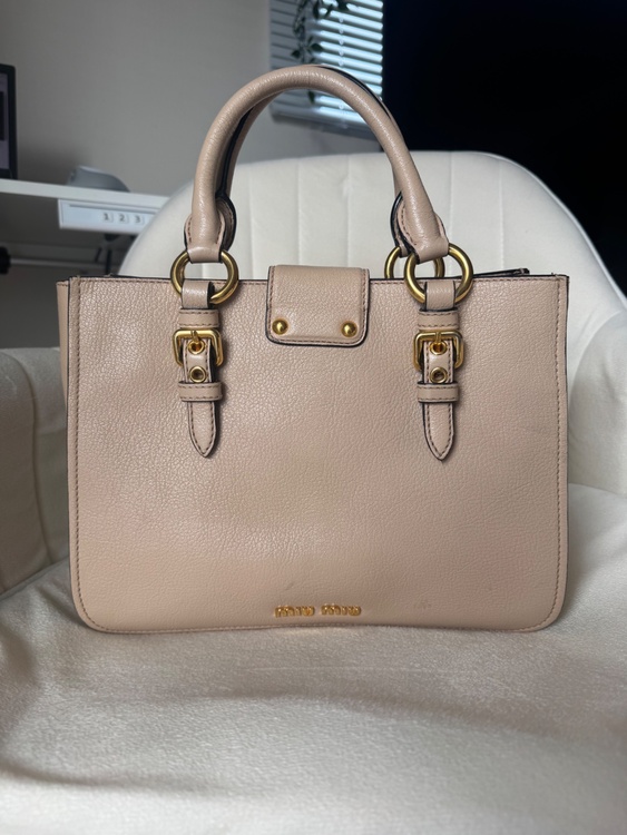 ミュウミュウ  （ブランドバッグ）の商品画像 - 査定依頼日：2026年3月30日 - 最高査定価格：50,000円