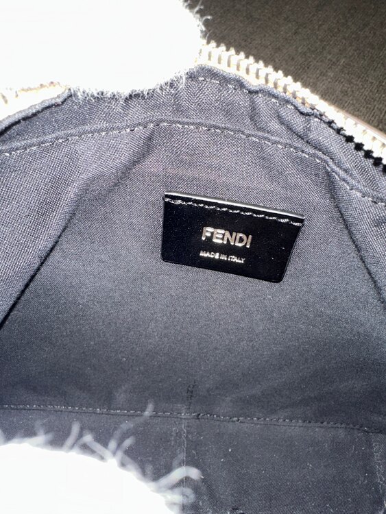 7M0286-AJF8_F1EGA_15_TU（ブランドバッグ）の商品画像 - 査定依頼日：2024年12月23日 - 最高査定価格：80,000円