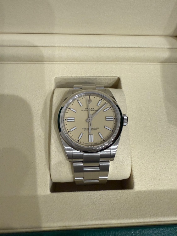 オイスターパーペチュアル41（高級時計）の商品画像 - 査定依頼日：2025年11月10日 - 最高査定価格：1,680,000円