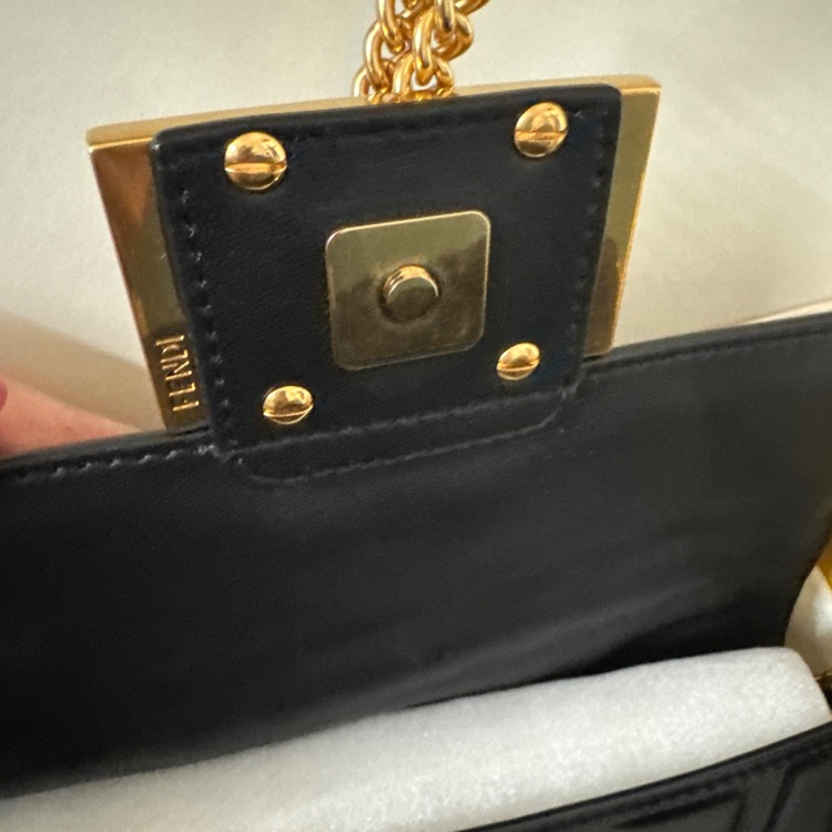 FENDIブラック ナッパレザー バッグ FFモチーフ（ブランドバッグ）の商品画像 - 査定依頼日：2025年6月4日 - 最高査定価格：110,000円