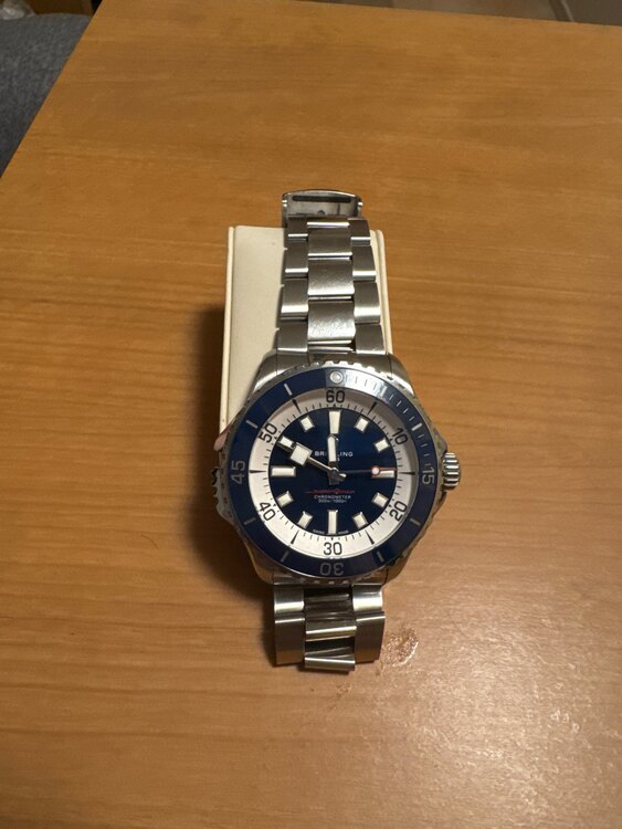 ス ーパーオーシャン 300mオートマチック クロノメーターA17375E71C（高級時計）の商品画像 - 査定依頼日：2025年5月1日 - 最高査定価格：430,000円