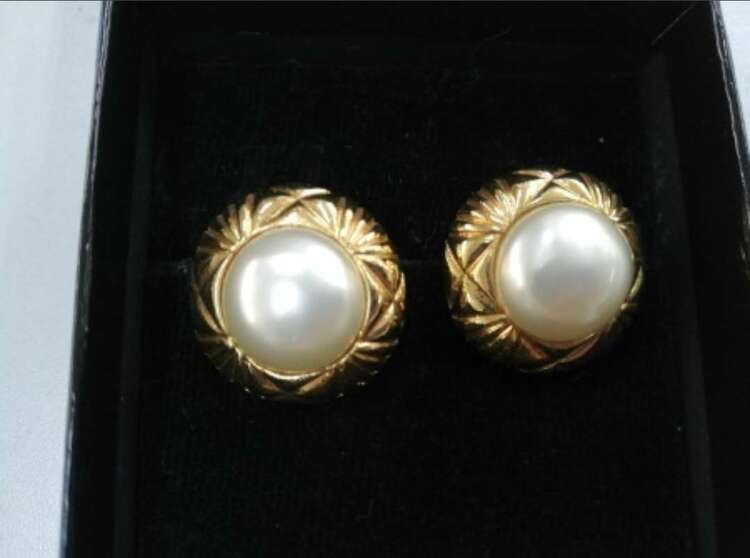 CHANEL　イヤリング　箱付き（宝石）の商品画像 - 査定依頼日：2024年12月9日 - 最高査定価格：20,000円