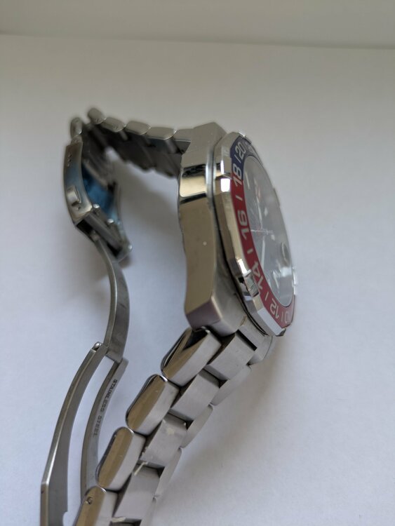 アクアレーサーキャリパー７GMT（高級時計）の商品画像 - 査定依頼日：2026年4月26日 - 最高査定価格：380,000円