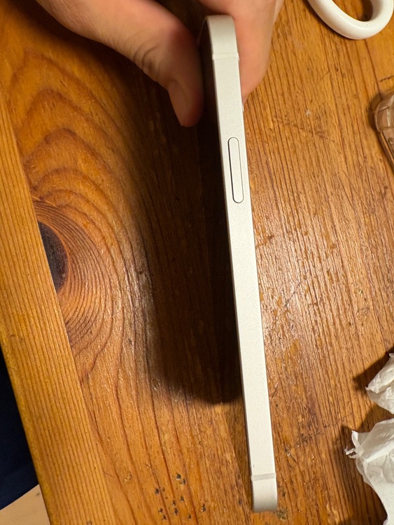 iPhone 12 64GB docomo（スマホ）の商品画像 - 査定依頼日：2025年8月30日 - 最高査定価格：18,000円