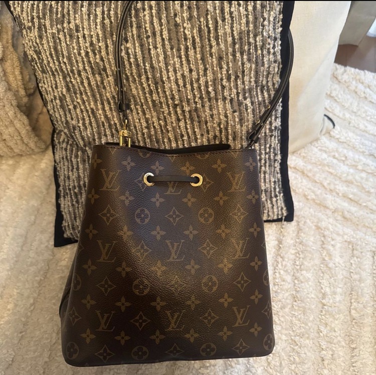 ルイヴィトン ネオノエノワール（ブランドバッグ）の商品画像 - 査定依頼日：2026年1月31日 - 最高査定価格：215,000円