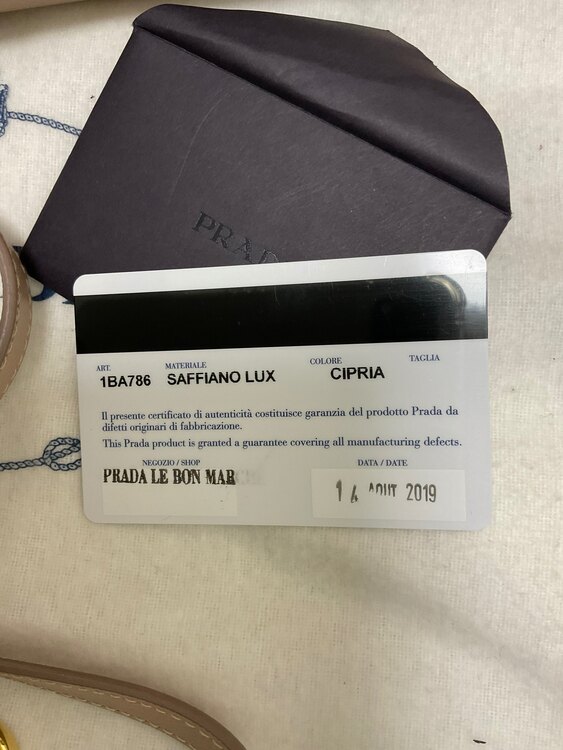プラダ  （ブランドバッグ）の商品画像 - 査定依頼日：2025年5月22日 - 最高査定価格：32,400円