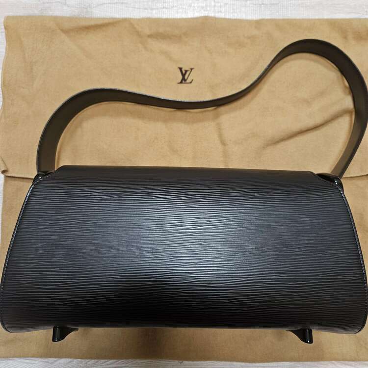 ルイヴィトン エピ （ブランドバッグ）の商品画像 - 査定依頼日：2025年5月28日 - 最高査定価格：40,000円