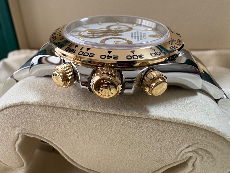 ロレゾール ホワイト文字盤（高級時計）の商品画像 - 査定依頼日：2026年3月30日 - 最高査定価格：4,200,000円