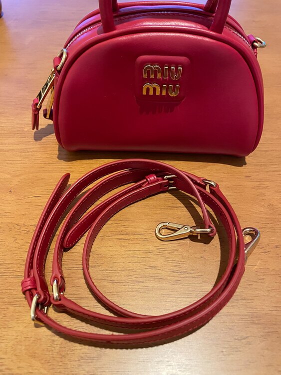 ミュウミュウ  （ブランドバッグ）の商品画像 - 査定依頼日：2025年4月28日 - 最高査定価格：150,000円