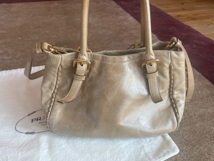 プラダ バッグ（ブランドバッグ）の商品画像 - 査定依頼日：2025年9月3日 - 最高査定価格：6,000円