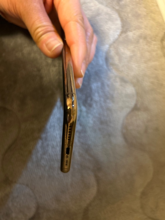 iPhoneXS 64GB Softbank（スマホ）の商品画像 - 査定依頼日：2026年2月25日 - 最高査定価格：15,000円