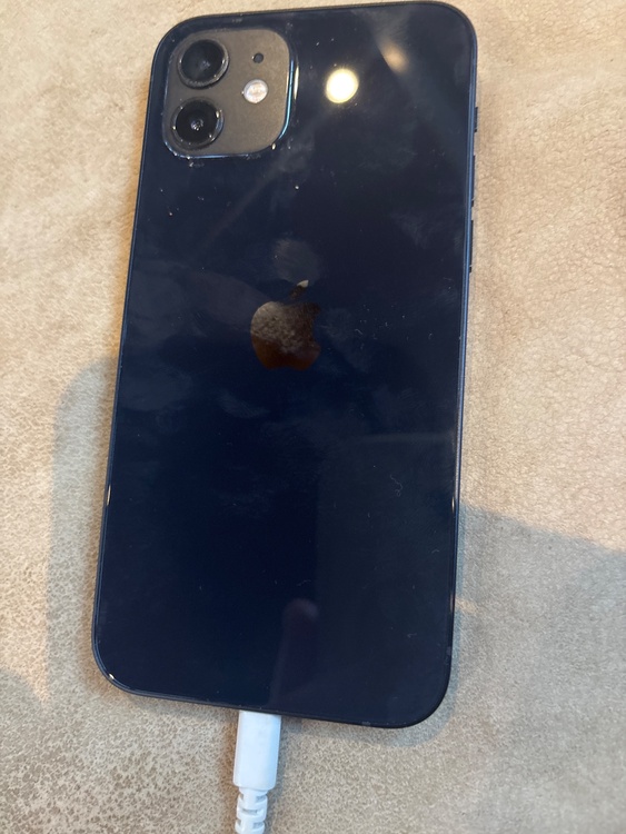 iPhone iPhone 12 64GB SIMフリー（スマホ）の商品画像 - 査定依頼日：2026年6月27日 - 最高査定価格：20,000円