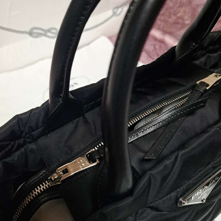 プラダ  （ブランドバッグ）の商品画像 - 査定依頼日：2025年3月28日 - 最高査定価格：150,000円