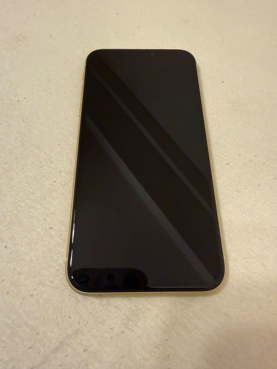 iPhone iPhoneXR 64GB au（スマホ）の商品画像 - 査定依頼日：2026年8月15日 - 最高査定価格：12,500円