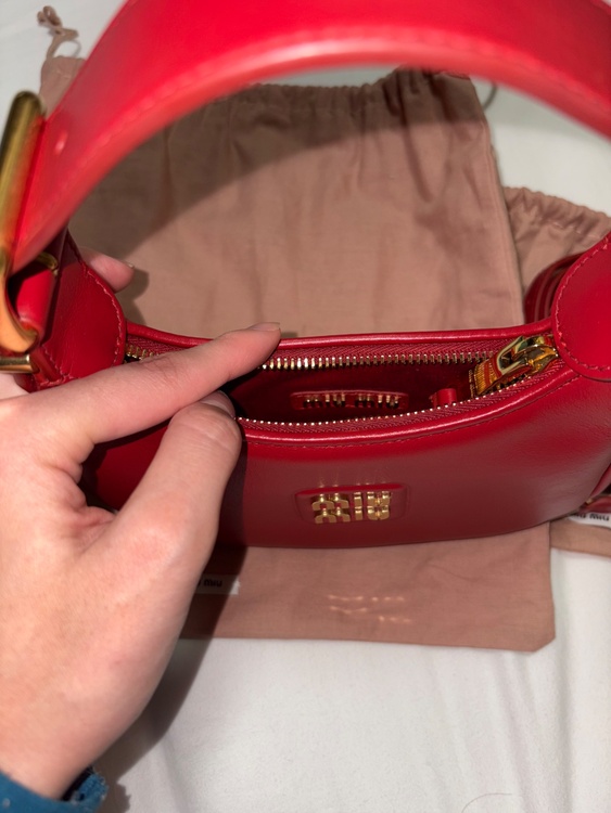 ミュウミュウ  （ブランドバッグ）の商品画像 - 査定依頼日：2025年12月20日 - 最高査定価格：170,000円