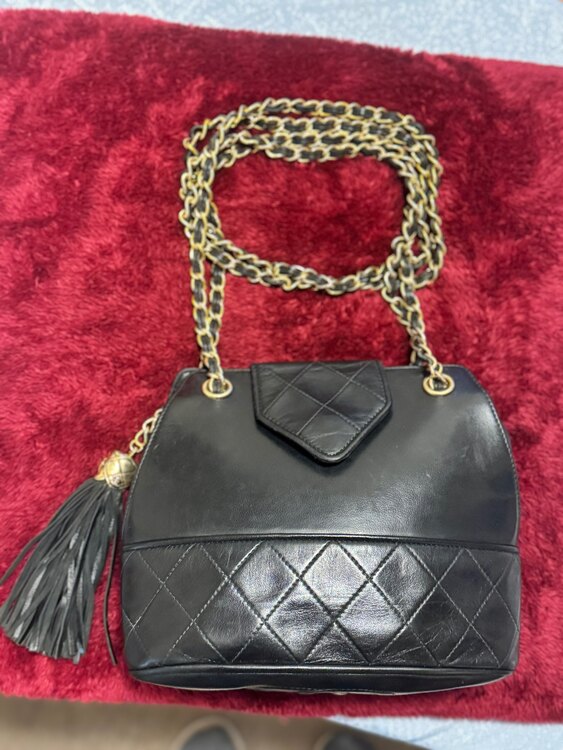 シャネルチェーンショルダー フリンジ（ブランドバッグ）の商品画像 - 査定依頼日：2025年2月3日 - 最高査定価格：120,000円
