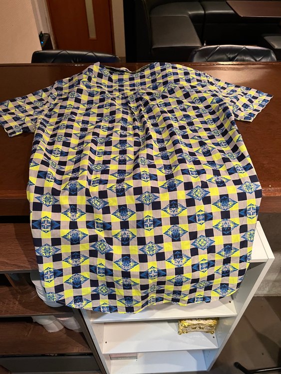 シャツ（古着・ファッション）の商品画像 - 査定依頼日：2023年10月18日