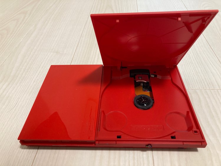 プレイステーション2本体 シナバー・レッド(SCPH-90000CR)（ゲーム機本体・ゲームソフト）の商品画像 - 査定依頼日：2022年12月29日 - 最高査定価格：7,000円