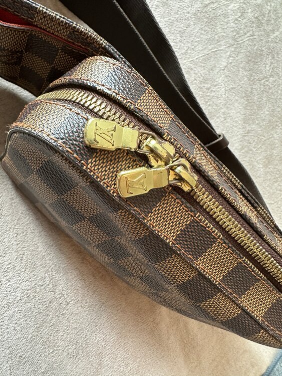 ルイ ヴィトン ジェロニモス ダミエ エベヌ N51994 ボディバッグ（ブランドバッグ）の商品画像 - 査定依頼日：2025年5月2日 - 最高査定価格：60,000円