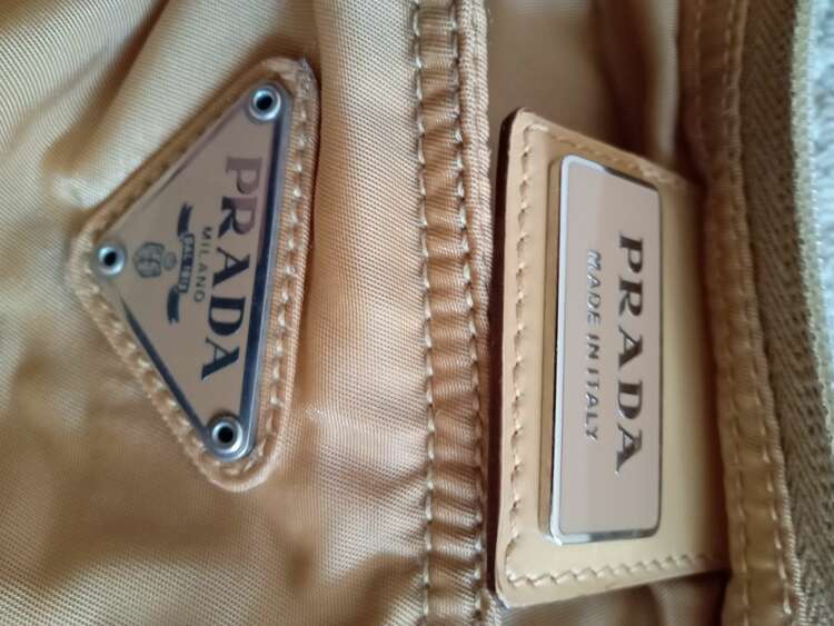 プラダ  （ブランドバッグ）の商品画像 - 査定依頼日：2025年3月30日 - 最高査定価格：35,000円