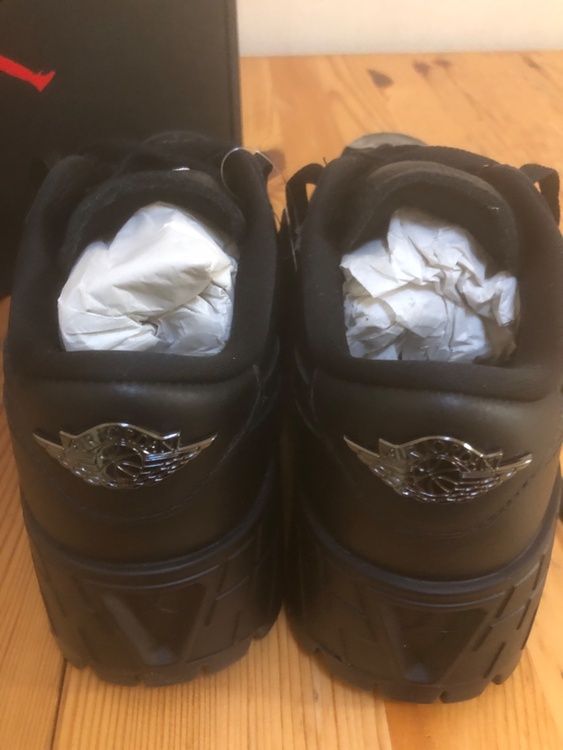 W AIR JORDAN 1 BROOKLYN LOW HF3184 001（古着・ファッション）の商品画像 - 査定依頼日：2026年10月11日 - 最高査定価格：8,000円