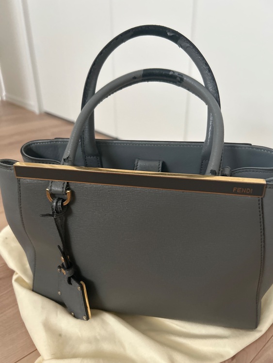 フェンディ  （ブランドバッグ）の商品画像 - 査定依頼日：2025年8月11日 - 最高査定価格：7,000円