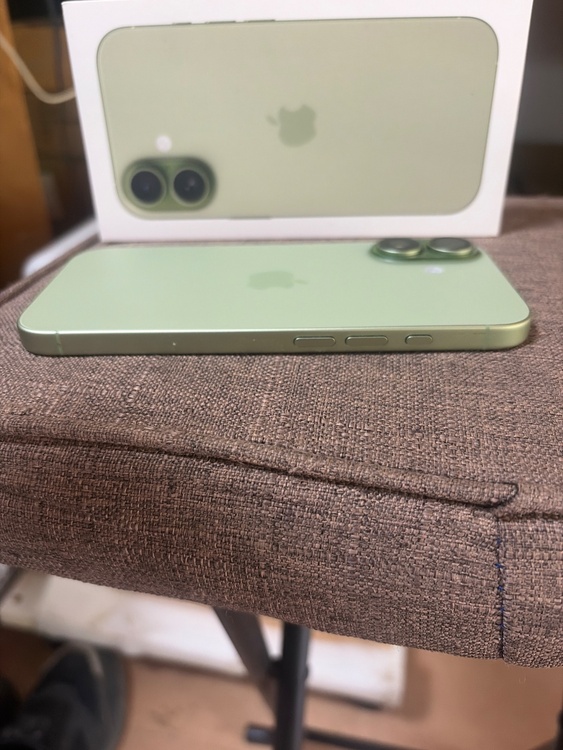 iPhone 17 512GB au（スマホ）の商品画像 - 査定依頼日：2026年5月2日 - 最高査定価格：100,000円