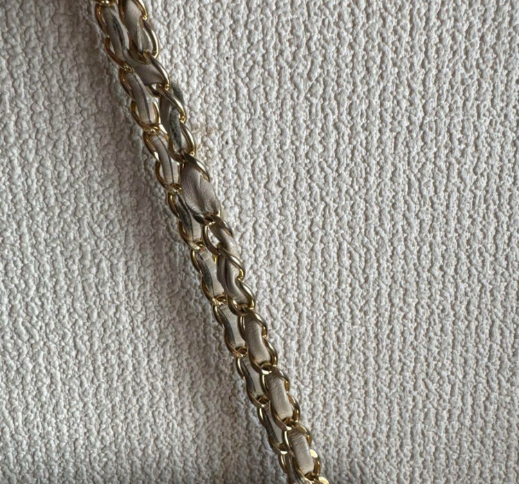 CHANEL アイボリー キルティング ショルダーバッグ（ブランドバッグ）の商品画像 - 査定依頼日：2025年7月30日 - 最高査定価格：200,000円