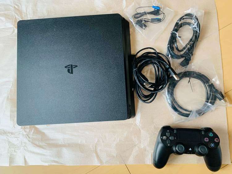 プレステ４（ゲーム機本体・ゲームソフト）の商品画像 - 査定依頼日：2022年8月29日 - 最高査定価格：16,000円