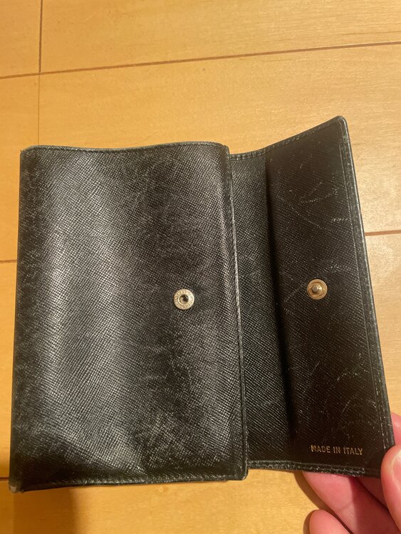 プラダ財布（ブランド財布・小物）の商品画像 - 査定依頼日：2025年4月3日 - 最高査定価格：1,000円