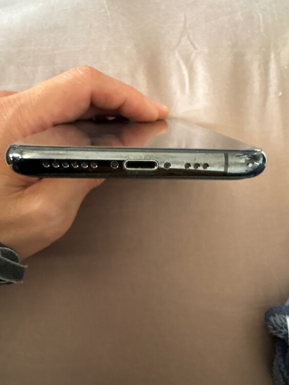 iPhone XS（スマホ）の商品画像 - 査定依頼日：2025年5月1日 - 最高査定価格：13,000円