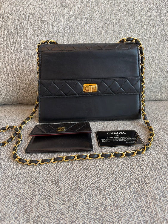 CHANEL チェーンショルダー　黒（ブランドバッグ）の商品画像 - 査定依頼日：2026年6月1日 - 最高査定価格：200,000円