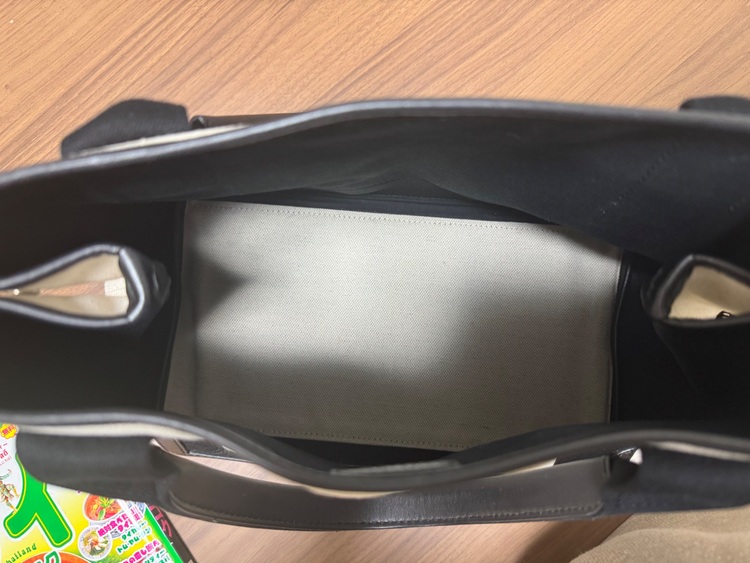 バレンシアトートバッグ カバ Sサイズ ホワイト レディース（ブランドバッグ）の商品画像 - 査定依頼日：2025年11月21日 - 最高査定価格：58,000円