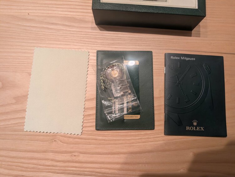 ロレックス ミルガウス 116400GV（高級時計）の商品画像 - 査定依頼日：2026年1月12日 - 最高査定価格：1,300,000円