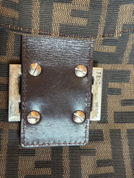 フェンディ  （ブランドバッグ）の商品画像 - 査定依頼日：2026年3月1日 - 最高査定価格：85,000円