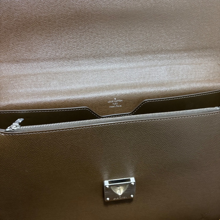 ルイヴィトン タイガ （ブランドバッグ）の商品画像 - 査定依頼日：2026年1月7日 - 最高査定価格：40,000円